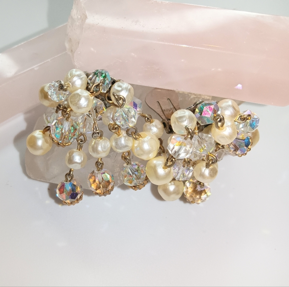 VINTAGE MCM Retro Aurora Borealis Pearl Bead Spray 2" Clip On Earrings - Picture 3 of 6